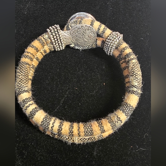 Suck It Up, Buttercup Fabric/Rope Button Bracelet - Picture 5 of 6